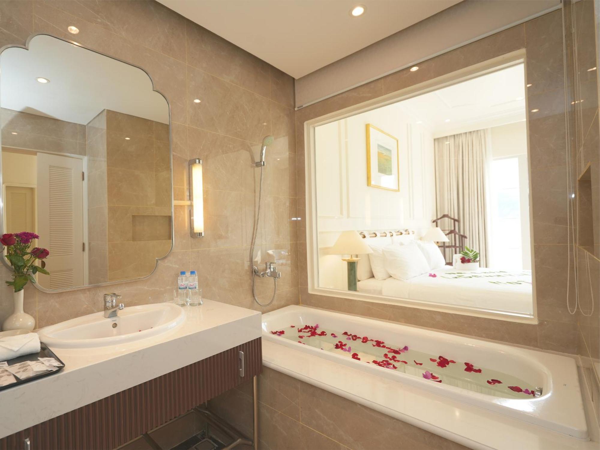 Phu Ly Legend Valley Hotel Ha Nam מראה חיצוני תמונה