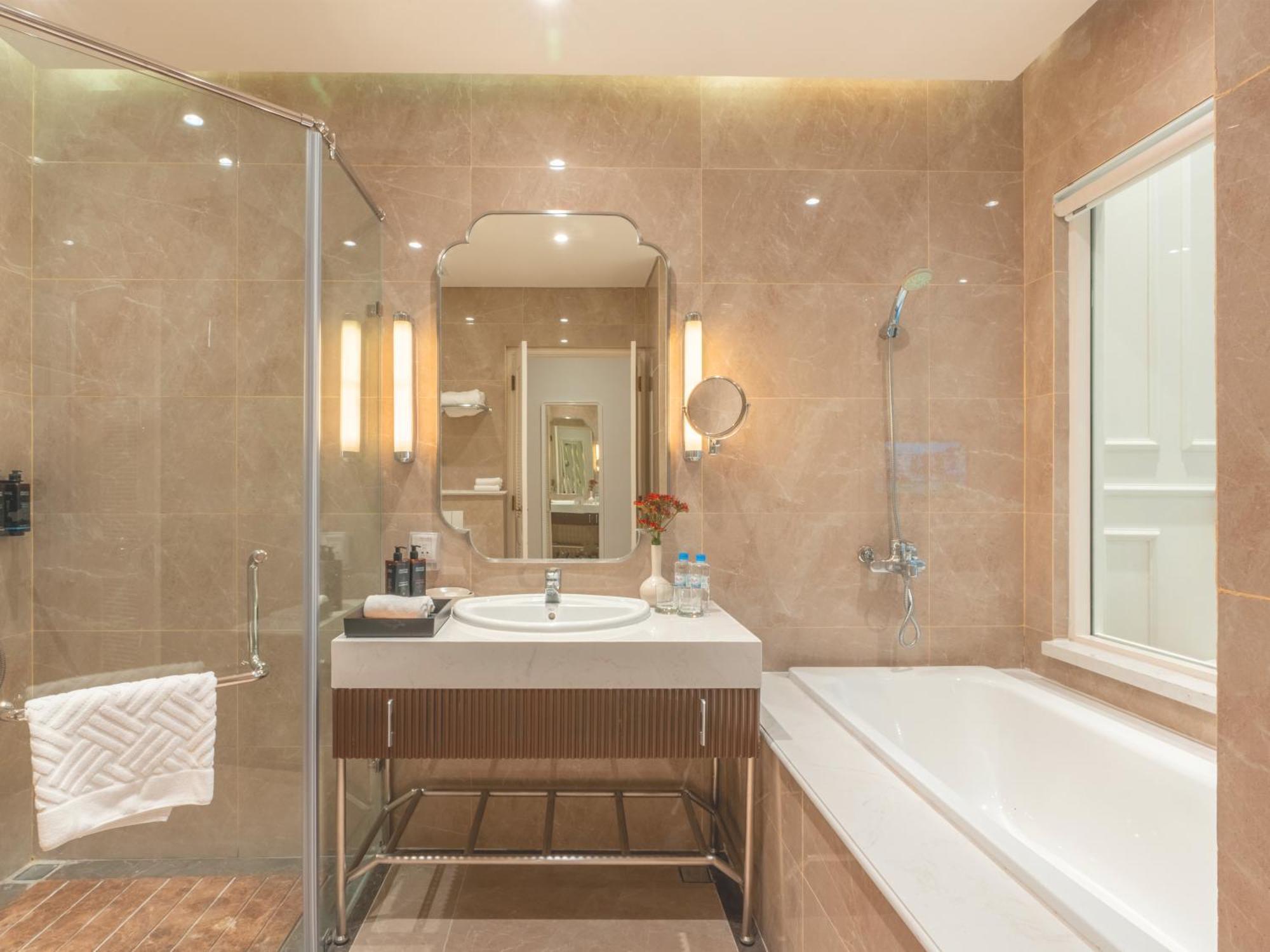 Phu Ly Legend Valley Hotel Ha Nam מראה חיצוני תמונה